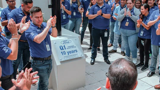 image of people clapping