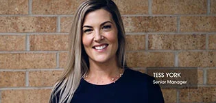 Lerne Tess York kennen