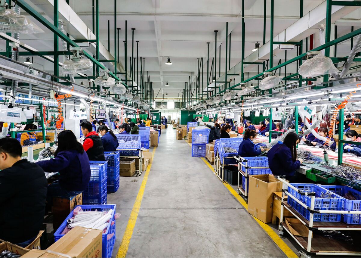 Flex employees performing circular economy services