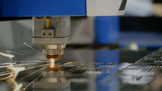 machine cutting with laser