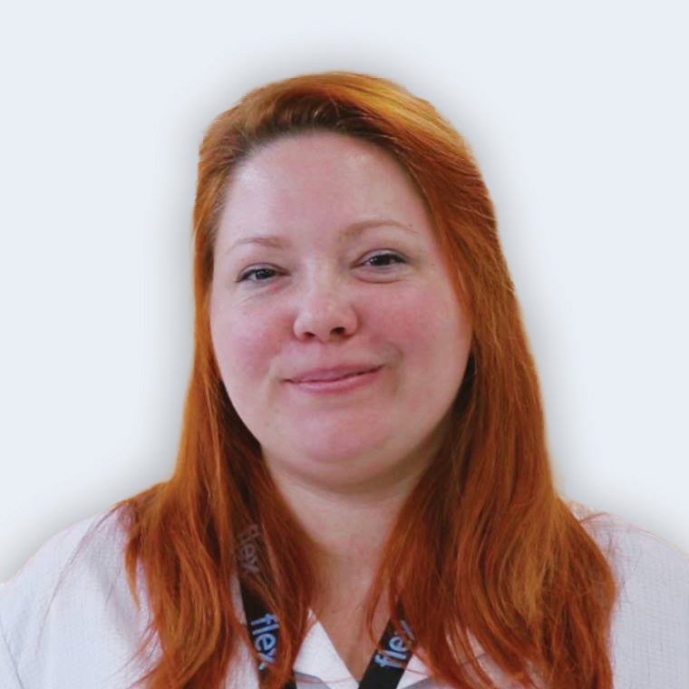 Róbertné Aradi, Qualitätskontrolltechniker