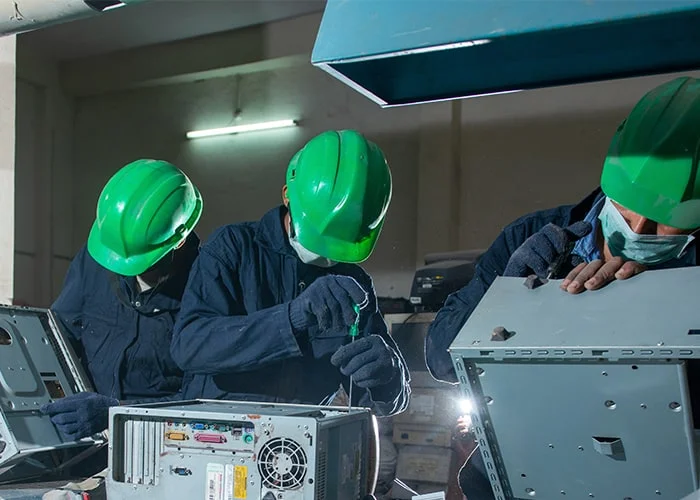 Flex employees refurbishing products as part of PaaS offering