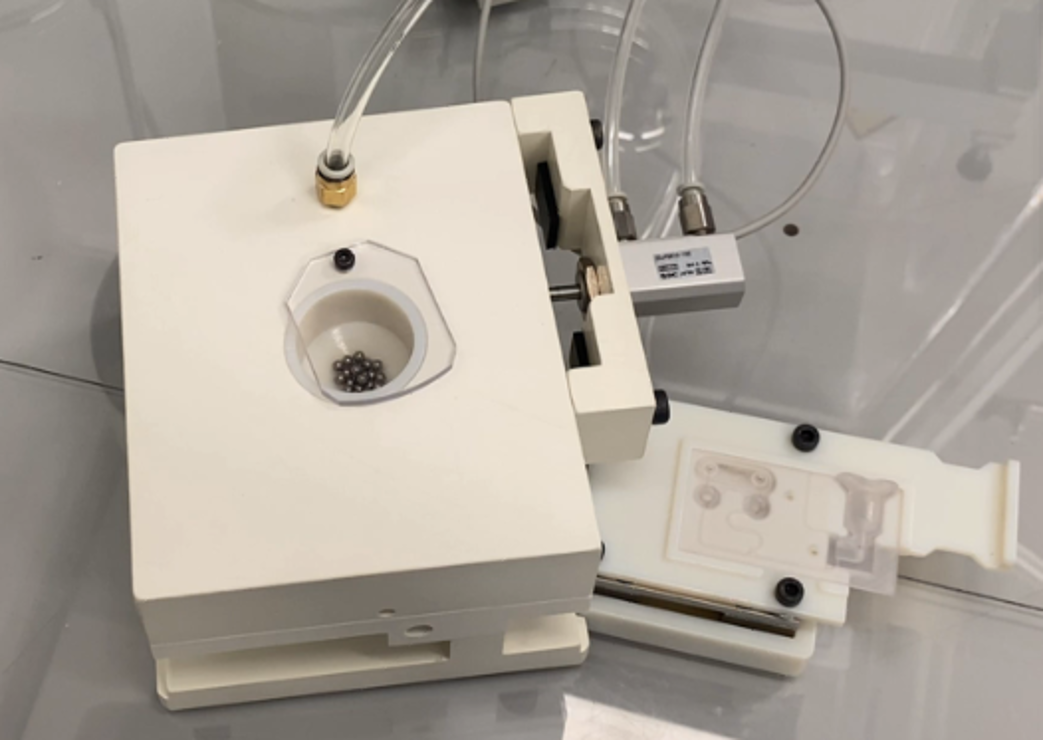 dispositivo de diagnóstico en el punto de atención que amplifica analitos de baja concentración mediante tecnología molecular o basada en PCR